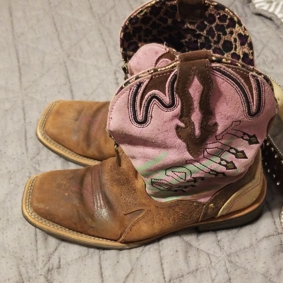 Ariat square toe cowboy boots - Picture 2 of 5
